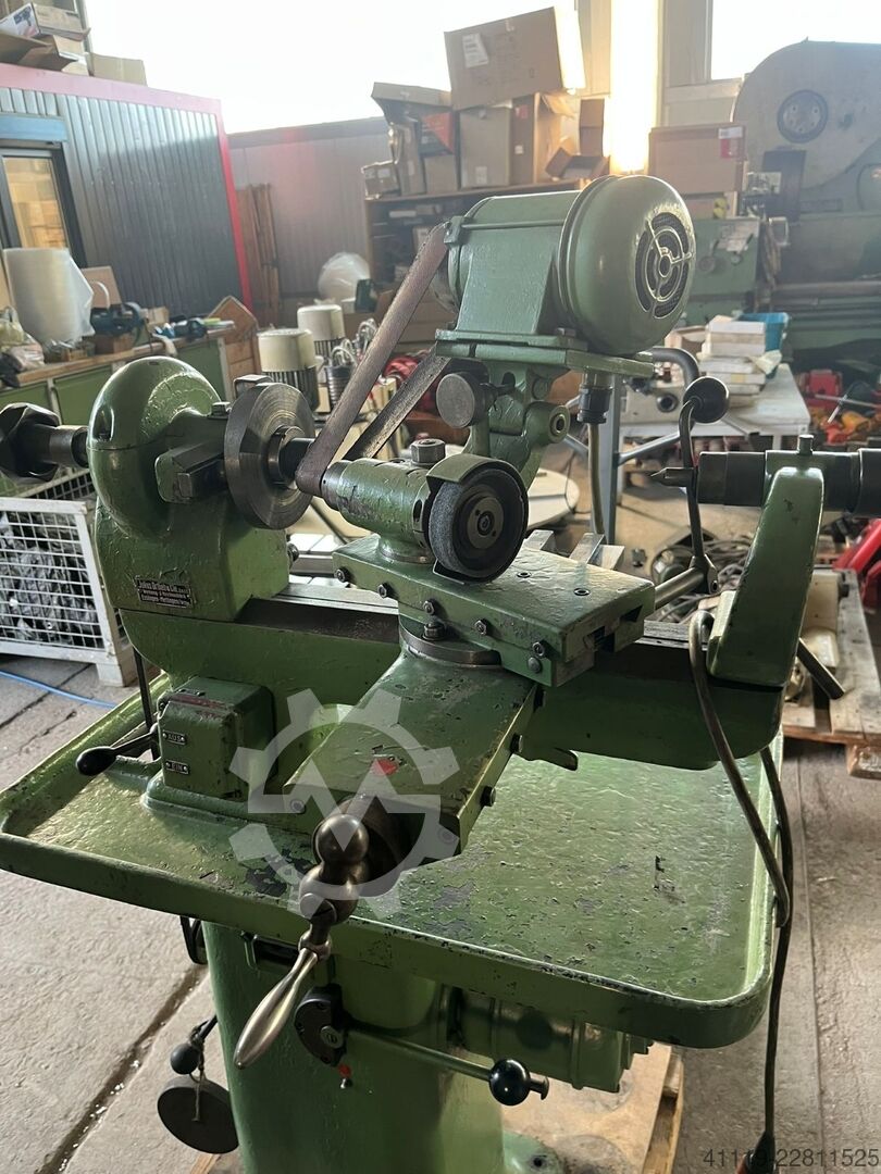 Thread tap grinding machine (?)
