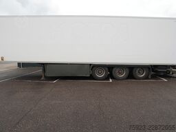 LAMBERET 3 AXLE FRIGO TRAILER WITH CARRIER VECTOR 1950mt