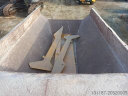 Komatsu HM400-3R (4 pcs available in Abu Dhabi)