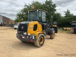 XCMG XC916E with bucket and forks