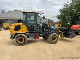 XCMG XC916E with bucket and forks