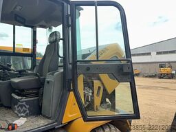XCMG XC916E with bucket and forks