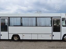 Mercedes-Benz 815 D  31 places!  Manual injection