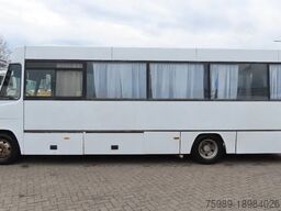 Mercedes-Benz 815 D  31 places!  Manual injection