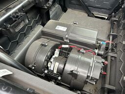 VW CRAFTER 8 SITZER KLIMAAUTO. ACC NAVI KAMERA PDC