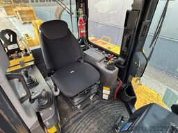 Komatsu D 155 AX-6 (c/w REMOTE CONTROL)