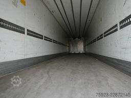 Schmitz Cargobull 3 AXLE FRIGO TRAILER WITH CARRIER VECTOR 1950