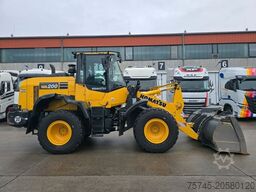KOMATSU WA 200 * WENIG BELASTET * TOP * NEUE REIFEN