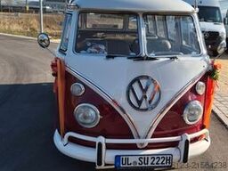 VOLKSWAGEN T 1 Samba mit Safarifenster