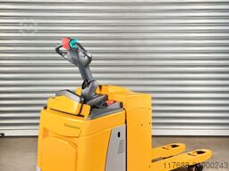 Jungheinrich ERE 120 - Service Neu - Batterie 82% - Nur 4.046 Std.
