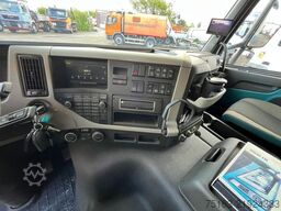 VOLVO FM 420 8x2/4 Pritsche Heckkran 34m/t, Funk, Jib