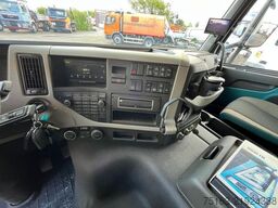 VOLVO FM 420 8x2/4 Pritsche Heckkran 34m/t, Funk, Jib