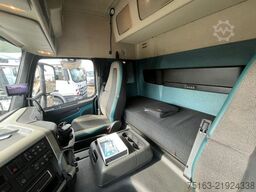 VOLVO FM 420 8x2/4 Pritsche Heckkran 34m/t, Funk, Jib