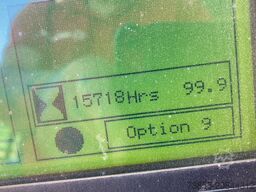 Liebherr R906 LC Litronic with two buckets