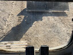 Liebherr R906 LC Litronic with two buckets