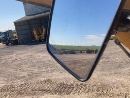 Liebherr R906 LC Litronic with two buckets