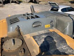 Liebherr R906 LC Litronic with two buckets