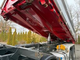 MERCEDES-BENZ Arocs 3243 8x4 Kipper Schwarzmuller Bordmatik