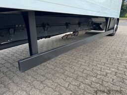 IVECO Daily 72C18 Hi Matic Koffer mit Ladebordwand