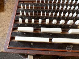 MITUTOYO Ceramic gauge box