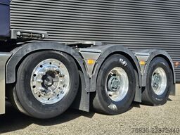 Volvo FH 16 750 / 8x4 / 245.000 kg / RETARDER /