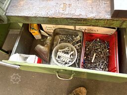 Workbench heavy-duty shelving
