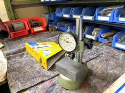 Workbench heavy-duty shelving