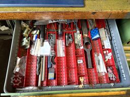 Workbench heavy-duty shelving