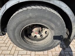 SCANIA P 93.220 Bitumen-Tank mit Asfaltstreuer