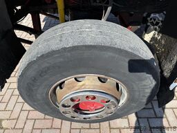 SCANIA P 93.220 Bitumen-Tank mit Asfaltstreuer