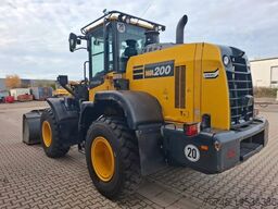 KOMATSU WA 200 * WENIG BELASTET * TOP * NEUE REIFEN
