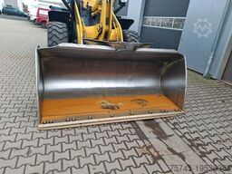 KOMATSU WA200 * WENIG BELASTET * TOP * NEUE REIFEN