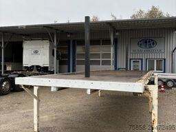 Krone Plattform 7,45m mit Steckrungen mittig