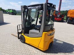 JUNGHEINRICH EFG 215 / Triplex: 4.25m! / SS / nur 1.368h!