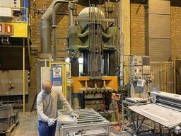 HL 1000 ton 4 column press