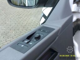 VOLKSWAGEN T6.1 9-Sitzer-Stoff 1. Hand Klima