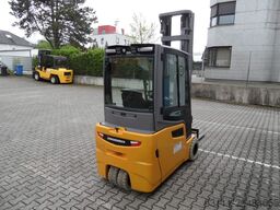 Jungheinrich EFG 220 - 6,50 m Triplex - weiße Reifen