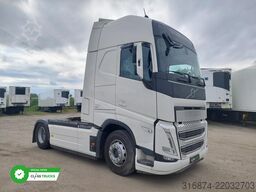 VOLVO FH 500 XL i-ParkCool ACC Side Skirts