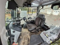 Valtra T235