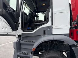 Mercedes-Benz AROCS 4142 8x4 HMF 4020 K6 + JIB FJ 600-K4