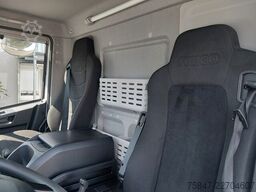 Iveco EuroCargo ML 180 E 32/P  Gardine LBW