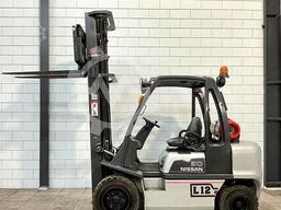 Nissan UGD 02 A 30 PQ