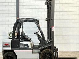 Nissan UGD 02 A 30 PQ