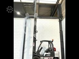 Nissan UGD 02 A 30 PQ