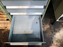  Werkbank mit Schraubstock