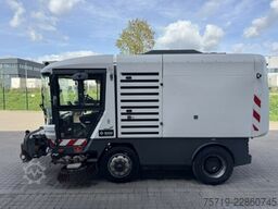 Ravo Ravo 560 Straßenkehrmaschine