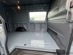 MERCEDES-BENZ Sprinter 319 CDI 4x4 Pro Automatik LED L2H2 AHK