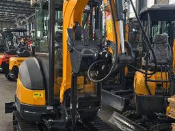 Tec-Point GmbH - Motor Kubota D1105 HT25P mit Stahlketten - Heizung + Klima