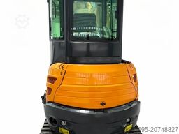 Tec-Point GmbH - Motor Kubota D1105 HT25P mit Stahlketten - Heizung + Klima