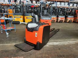 BT LPE 250 //  2,4 m Gabeln // 3.638 Std. // Batterie